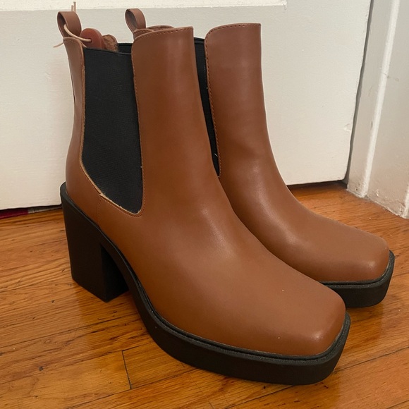 MIA Boots with Chunky Platform - Picture 1 of 6
